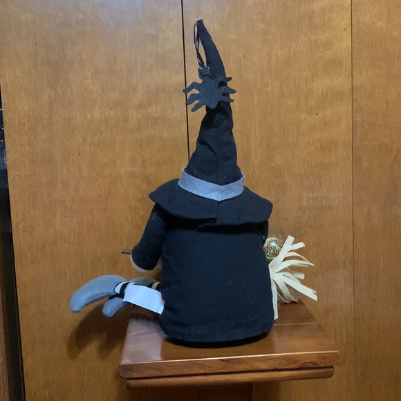 🎃WITCH GNOME WITH BROOM - SUPER CUTE! - Picture 6 of 11